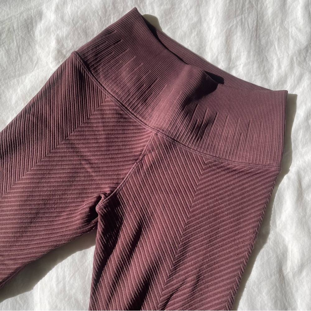 Avocado Workout Ribbed Design Leggings in Mauve Purple